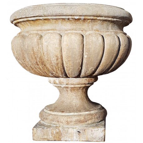 Concrete "baccellato" vase