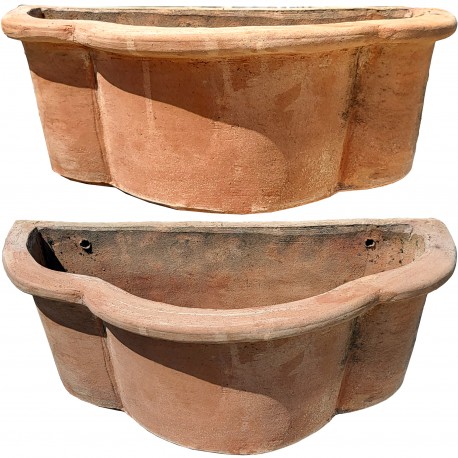 Small trilobate terracotta sink